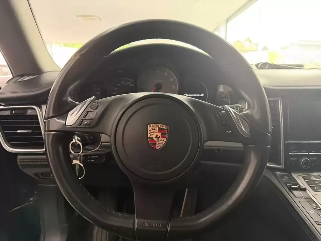 Porsche Panamera 2012 - 34990 EUR, 187000 km - AUTO.MOTO.pt - 187000km - foto 13 de 22