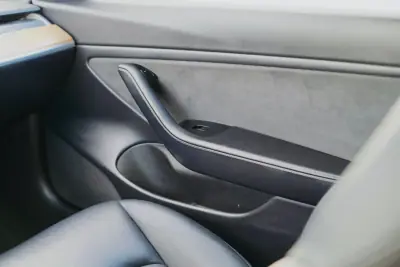 Tesla Model 3 2020 - 24500 EUR, 118368 km - AUTO.MOTO.pt - 118368km - foto 13 de 21