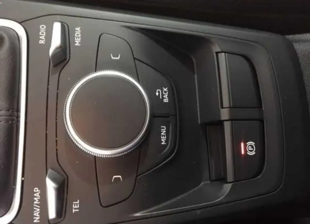 Audi Q2 2017 - 16000 EUR, 196000 km - 196000km - foto 5 de 11