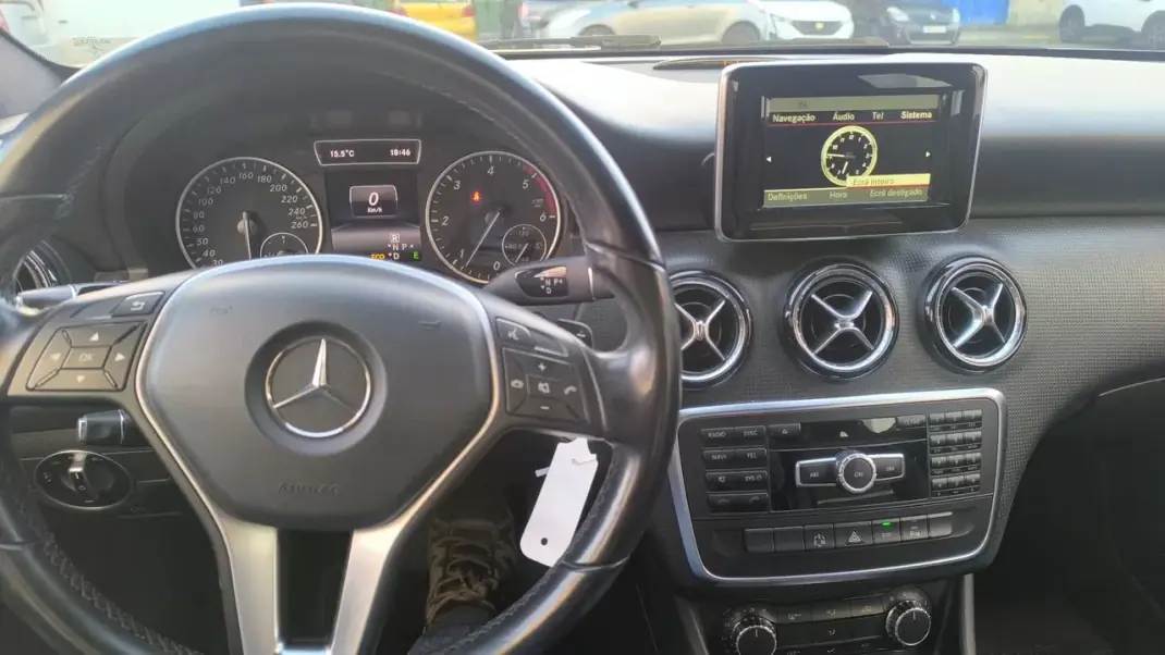Mercedes-Benz A 180 2014 - 15800 EUR, 180000 km - AUTO.MOTO.pt - 180000km - foto 8 de 23