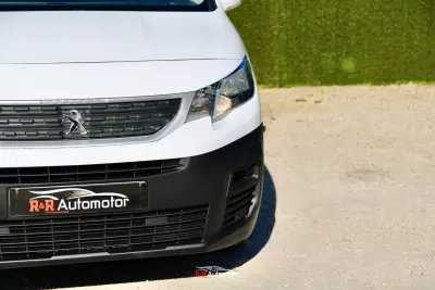 Peugeot Partner 1.5 BlueHDI Pro Longa 3L 2021 - 14750 EUR, 113000 km - AUTO.MOTO.pt - 113000km - foto 5 de 22