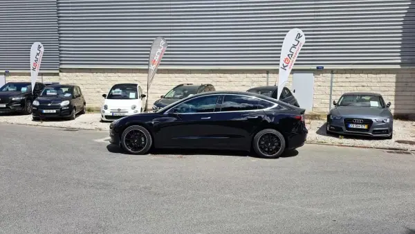 Tesla Model 3 2019 - 22500 EUR, 113000 km - AUTO.MOTO.pt - 113000km - foto 28 de 53