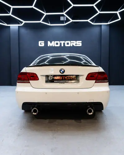 BMW 320 2009 - 15500 EUR, 259900 km - AUTO.MOTO.pt - 259900km - foto 4 de 16