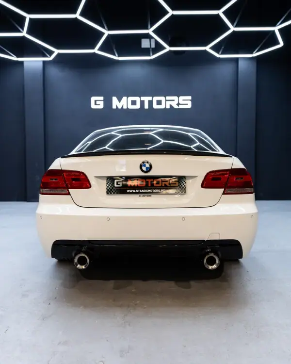 BMW 320 2009 - 15500 EUR, 259900 km - AUTO.MOTO.pt - 259900km - foto 4 de 16