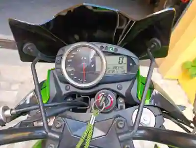 Kawasaki Z750R 2011 - 4600 EUR, 38000 km - foto 5 de 7
