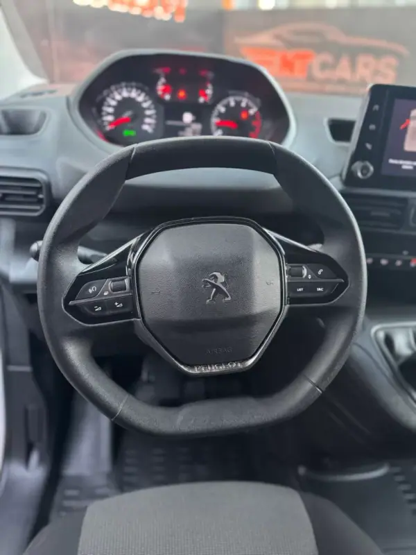 Peugeot Partner 2021 - 12900 EUR, 116841 km - AUTO.MOTO.pt - 116841km - foto 4 de 16