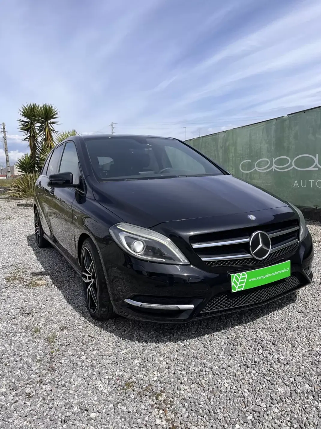 Mercedes-Benz B 180 2011 - 9990 EUR, 323900 km - AUTO.MOTO.pt - 323900km - foto 1 de 18