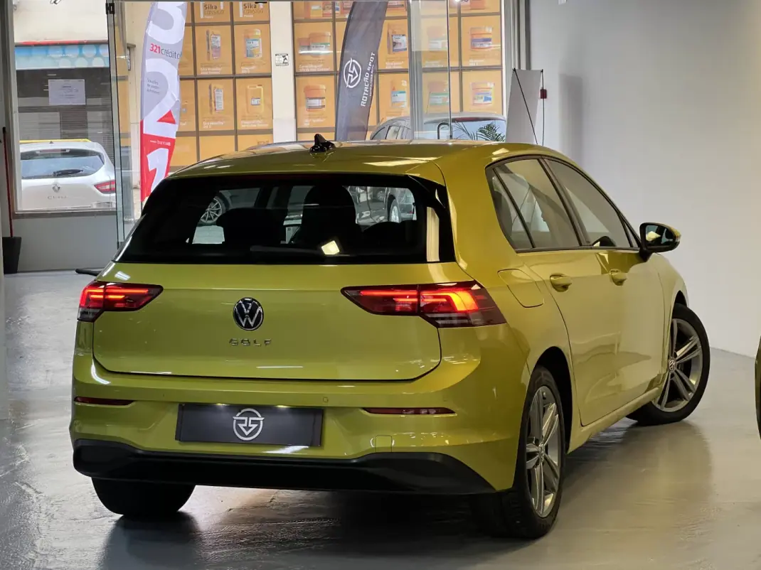 Volkswagen Golf 2021 - 16990 EUR, 50000 km - AUTO.MOTO.pt - 50000km - foto 4 de 34