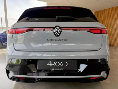 Renault Mégane E-Tech 2022 - 24999 EUR, 27000 km - AUTO.MOTO.pt - 27000km - foto 38 de 116