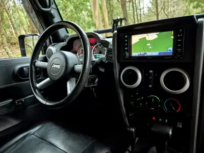 Jeep Wrangler Unlimited 2010 - 41000 EUR, 169000 km - AUTO.MOTO.pt - 169000km - foto 15 de 25