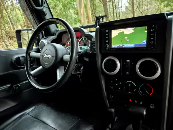Jeep Wrangler Unlimited 2010 - 39000 EUR, 169000 km - AUTO.MOTO.pt - 169000km - foto 15 de 25
