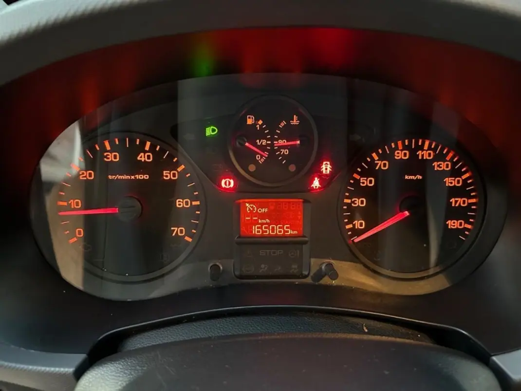 Citroën 1.6 HDI IVA Dedutível 2016 - 11500 EUR, 175000 km - AUTO.MOTO.pt - 175000km - foto 24 de 39