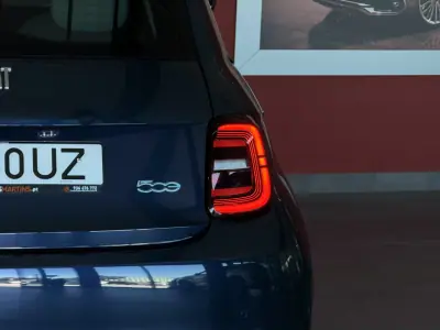 Fiat 500e 2022 - 20990 EUR, 11352 km - 11352km - foto 10 de 23