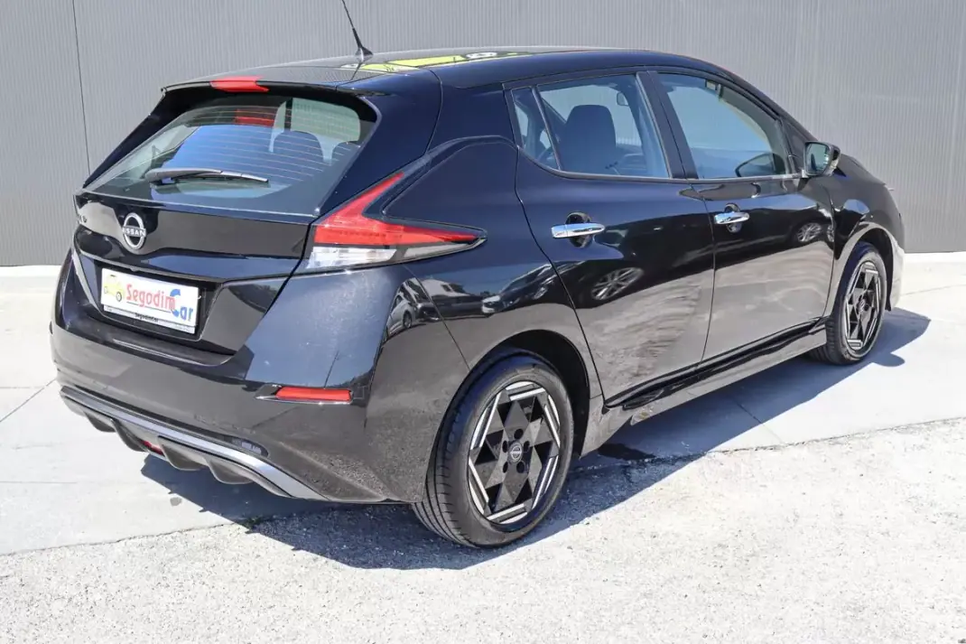 Nissan Leaf 2023 - 17990 EUR, 31782 km - 31782km - foto 4 de 25