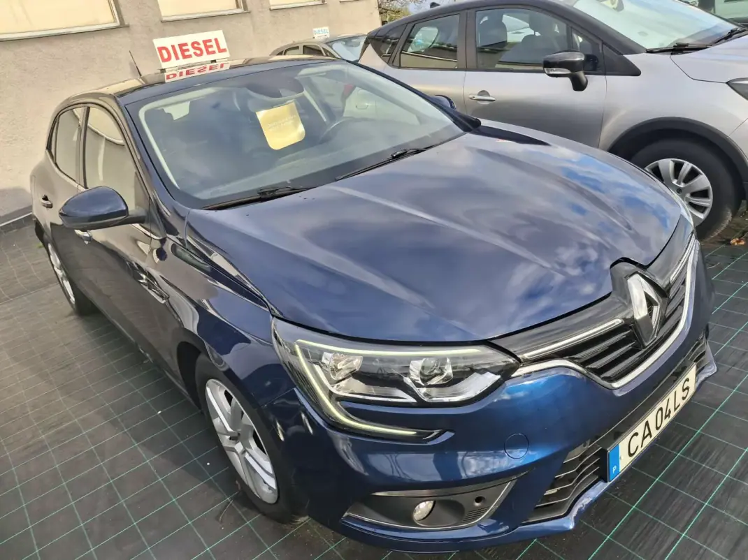 Renault Mégane 2019 - 16500 EUR, 179121 km - AUTO.MOTO.pt - 179121km - foto 7 de 22