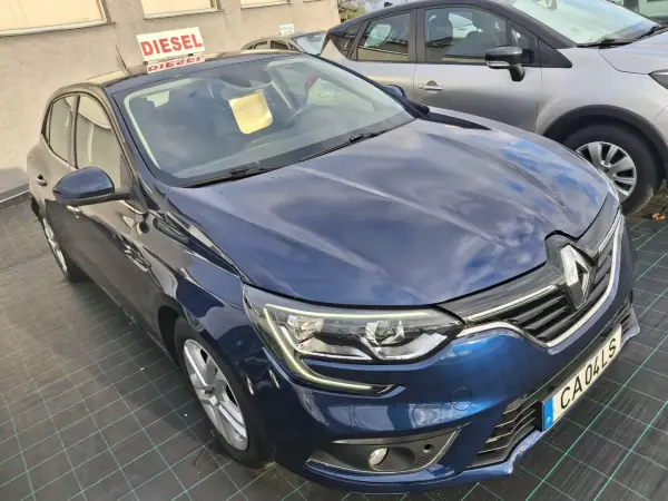 Renault Mégane 2019 - 16990 EUR, 179121 km - AUTO.MOTO.pt - 179121km - foto 7 de 22