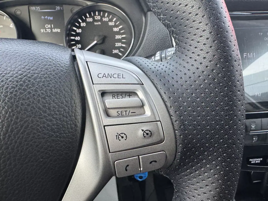 Nissan Qashqai 2015 - 11500 EUR, 258000 km - AUTO.MOTO.pt - 258000km - foto 29 de 36