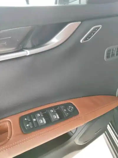 Maserati Ghibli 2015 - 34500 EUR, 129900 km - AUTO.MOTO.pt - 129900km - foto 22 de 36