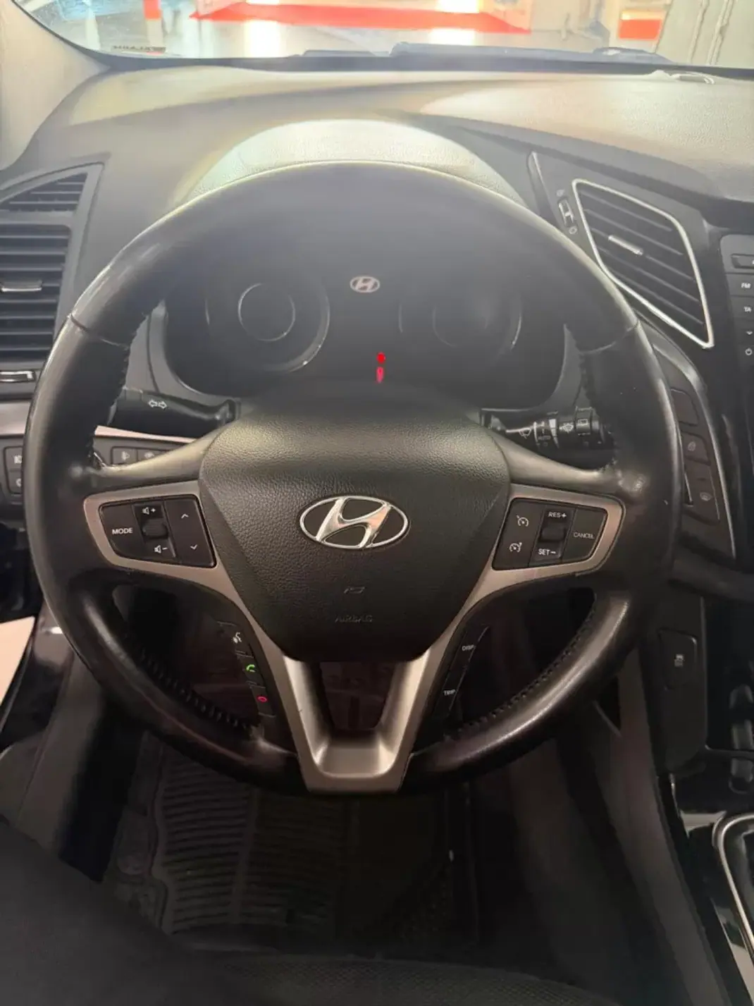 Hyundai i40 SW 2012 - 11000 EUR, 230000 km - AUTO.MOTO.pt - 230000km - foto 8 de 15