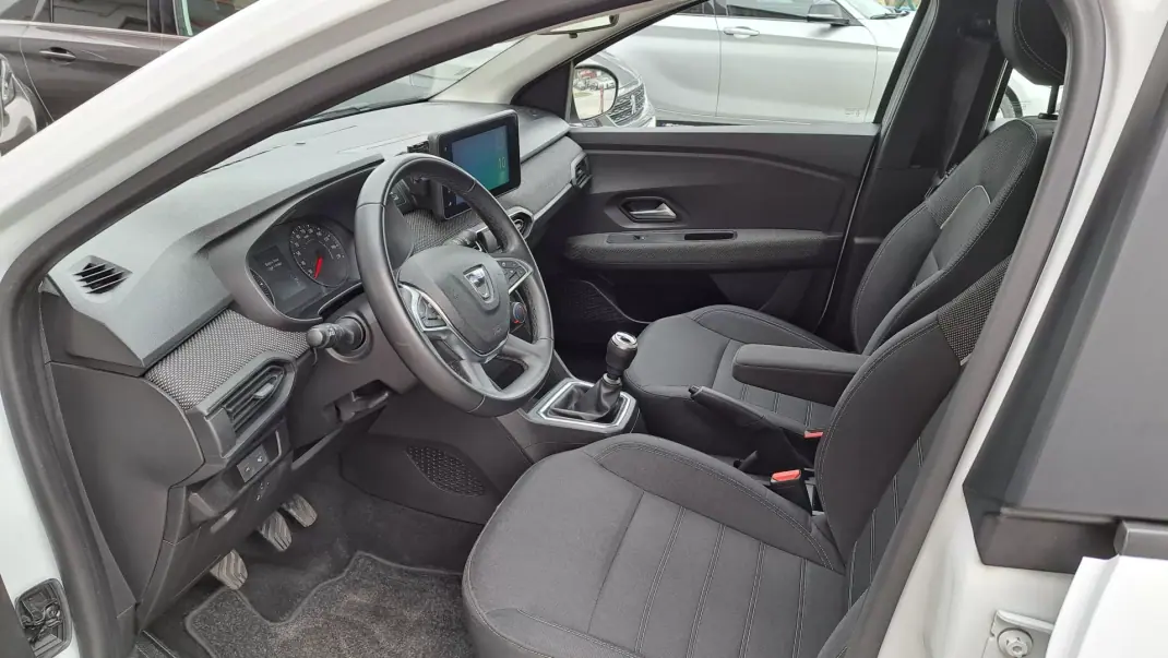 Dacia Sandero 2021 - 12900 EUR, 82644 km - AUTO.MOTO.pt - 82644km - foto 2 de 29