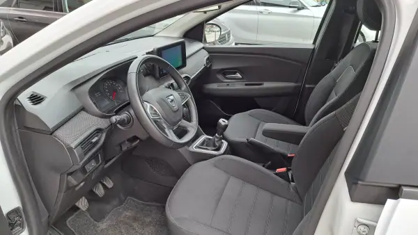 Dacia Sandero 2021 - 12900 EUR, 82644 km - AUTO.MOTO.pt - 82644km - foto 2 de 29