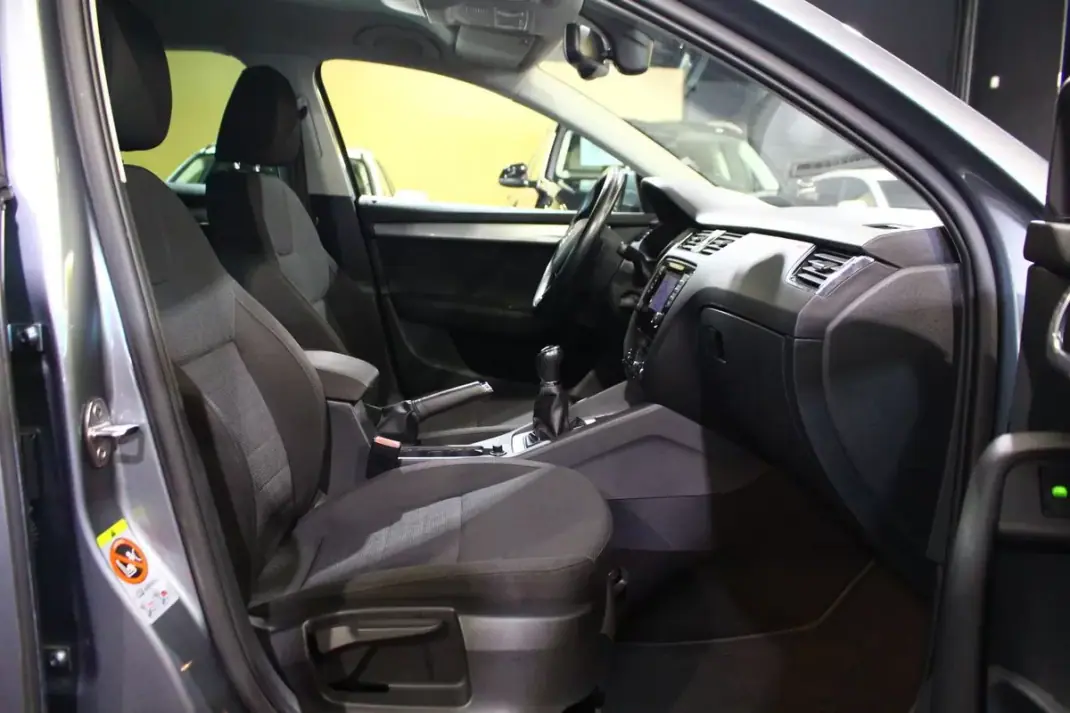 Skoda Octavia 2013 - 12740 EUR, 137350 km - 137350km - foto 7 de 26