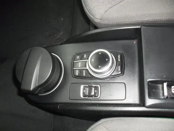 BMW i3 2018 - 17580 EUR, 93200 km - AUTO.MOTO.pt - 93200km - foto 9 de 28