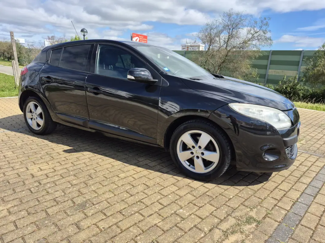 Renault Mégane 2010 - 5250 EUR, 255154 km - AUTO.MOTO.pt - 255154km - foto 3 de 23
