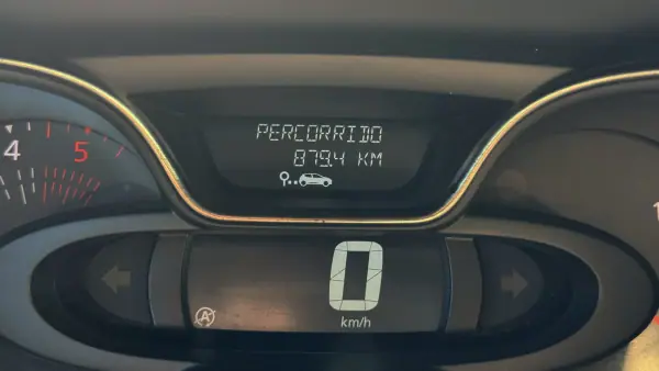 Renault Captur 2018 - 12990 EUR, 149914 km - AUTO.MOTO.pt - 149914km - foto 29 de 44