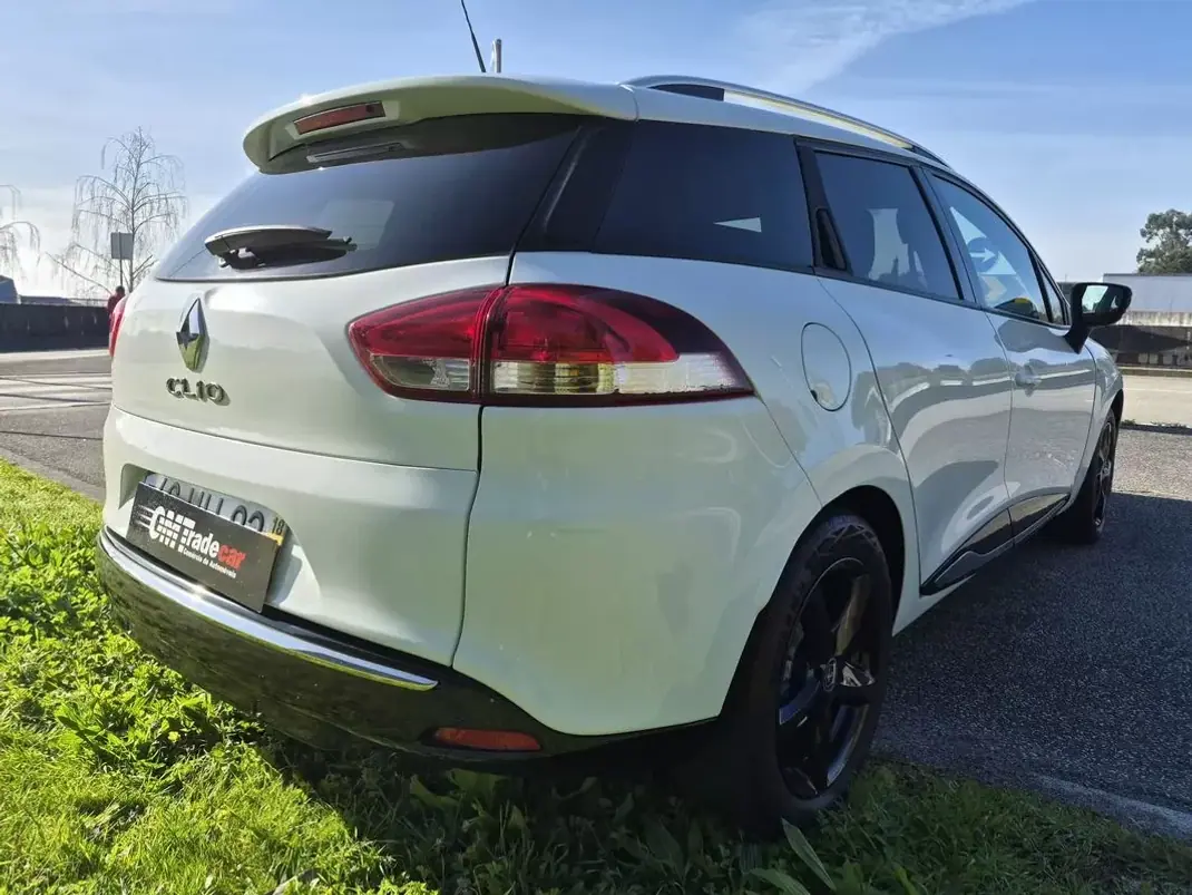 Renault Clio Sport Tourer 2018 - 11250 EUR, 87756 km - AUTO.MOTO.pt - 87756km - foto 4 de 30