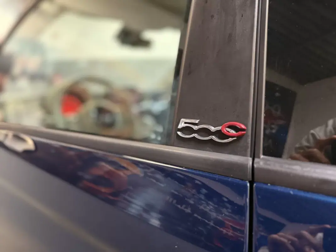 Fiat 500C 2020 - 12250 EUR, 113190 km - AUTO.MOTO.pt - 113190km - foto 12 de 18