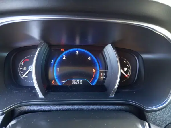 Renault Mégane Sport Tourer 2018 - 14990 EUR, 170135 km - AUTO.MOTO.pt - 170135km - foto 10 de 10