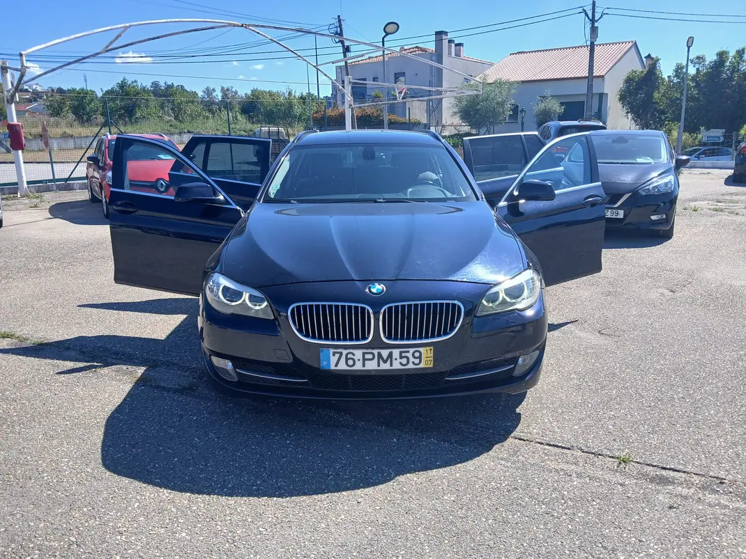 BMW 520 Gran Turismo 2011 - 12800 EUR, 321711 km - AUTO.MOTO.pt - 321711km - foto 1 de 11