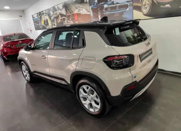 Jeep Avenger 2024 - 24990 EUR, 9000 km - AUTO.MOTO.pt - 9000km - foto 6 de 60