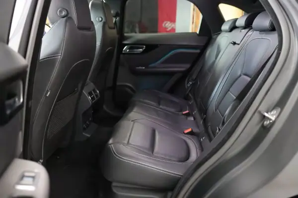Jaguar F-Pace 2018 - 33900 EUR, 70000 km - AUTO.MOTO.pt - 70000km - foto 20 de 39