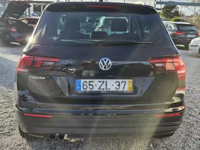 Volkswagen Tiguan 2019 - 24500 EUR, 49800 km - AUTO.MOTO.pt - 49800km - foto 5 de 17