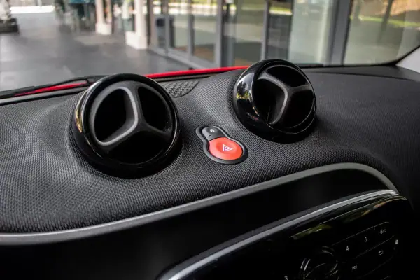 Smart ForTwo Coupé 2019 - 12900 EUR, 70638 km - AUTO.MOTO.pt - 70638km - foto 22 de 28