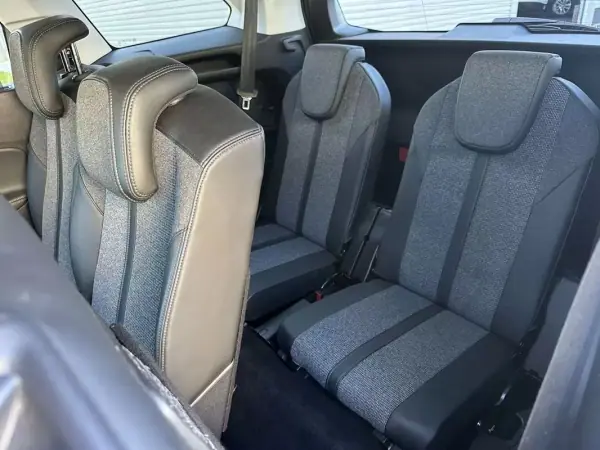 Peugeot 5008 2018 - 14900 EUR, 220000 km - AUTO.MOTO.pt - 220000km - foto 37 de 60