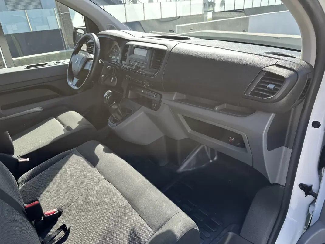 Peugeot Expert 2018 - 14900 EUR, 170000 km - 170000km - foto 35 de 45