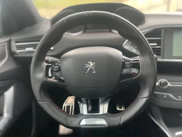 Peugeot 308 2016 - 15900 EUR, 150000 km - AUTO.MOTO.pt - 150000km - foto 17 de 20