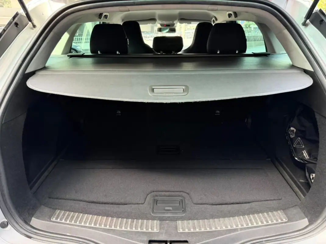 Renault Mégane Sport Tourer 2017 - 13300 EUR, 162000 km - AUTO.MOTO.pt - 162000km - foto 9 de 11