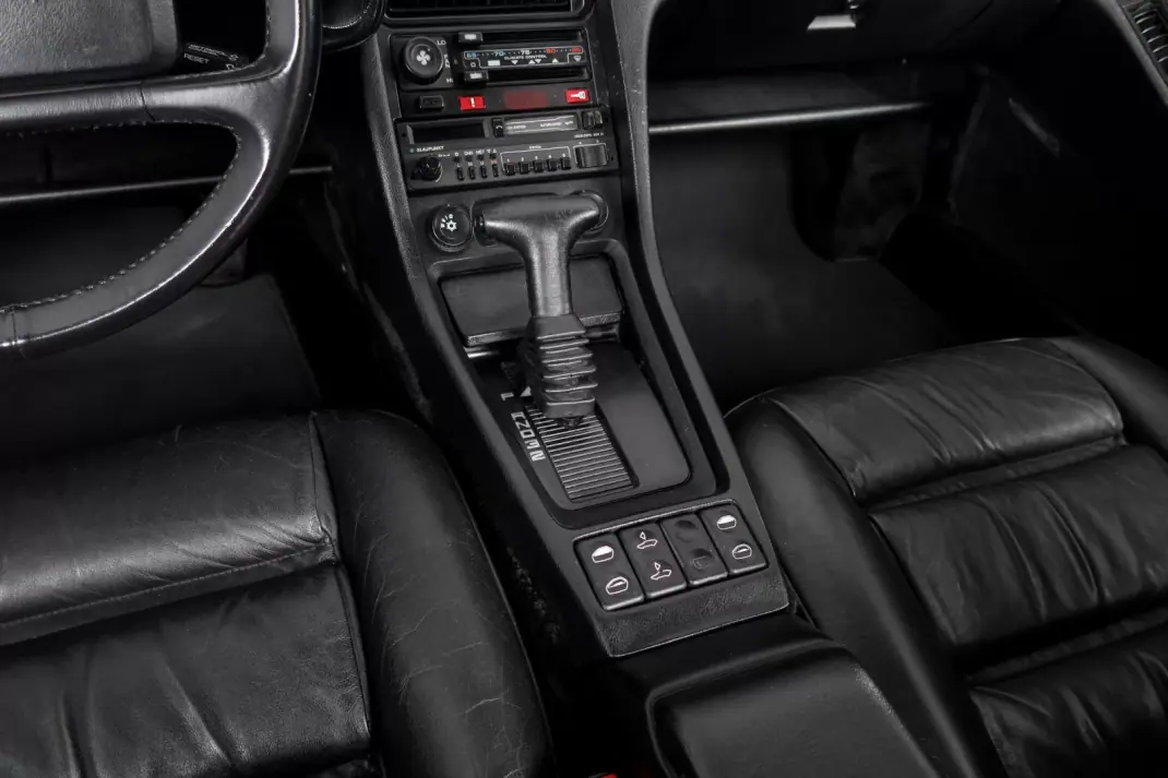 Porsche 928 1988 - 52500 EUR, 62911 km - AUTO.MOTO.pt - 62911km - foto 10 de 16