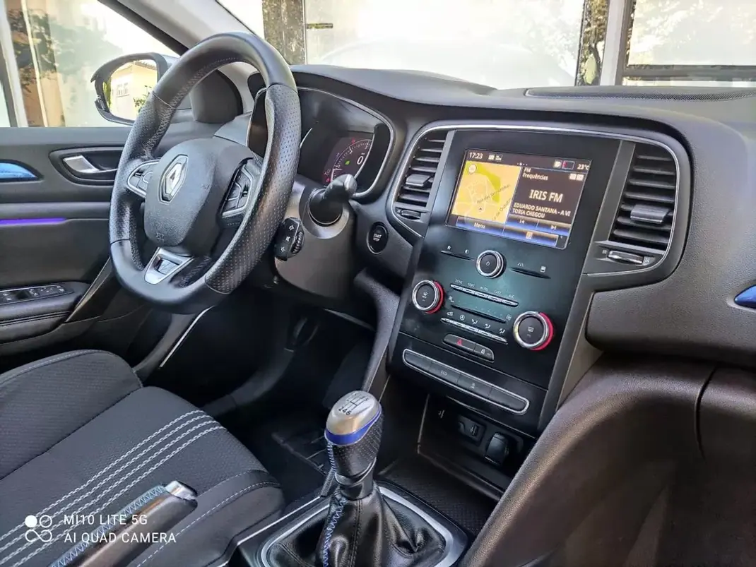 Renault Mégane Sport Tourer 2018 - 14900 EUR, 112000 km - AUTO.MOTO.pt - 112000km - foto 12 de 28