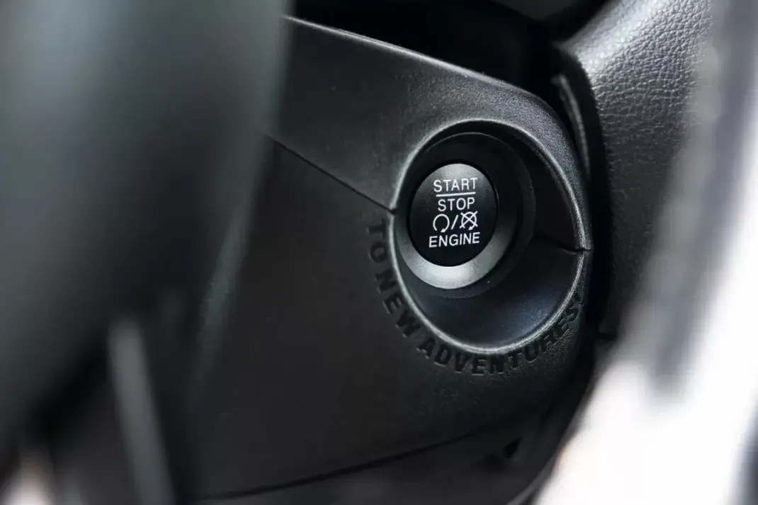 Jeep Renegade 2020 - 18500 EUR, 99000 km - AUTO.MOTO.pt - 99000km - foto 27 de 31