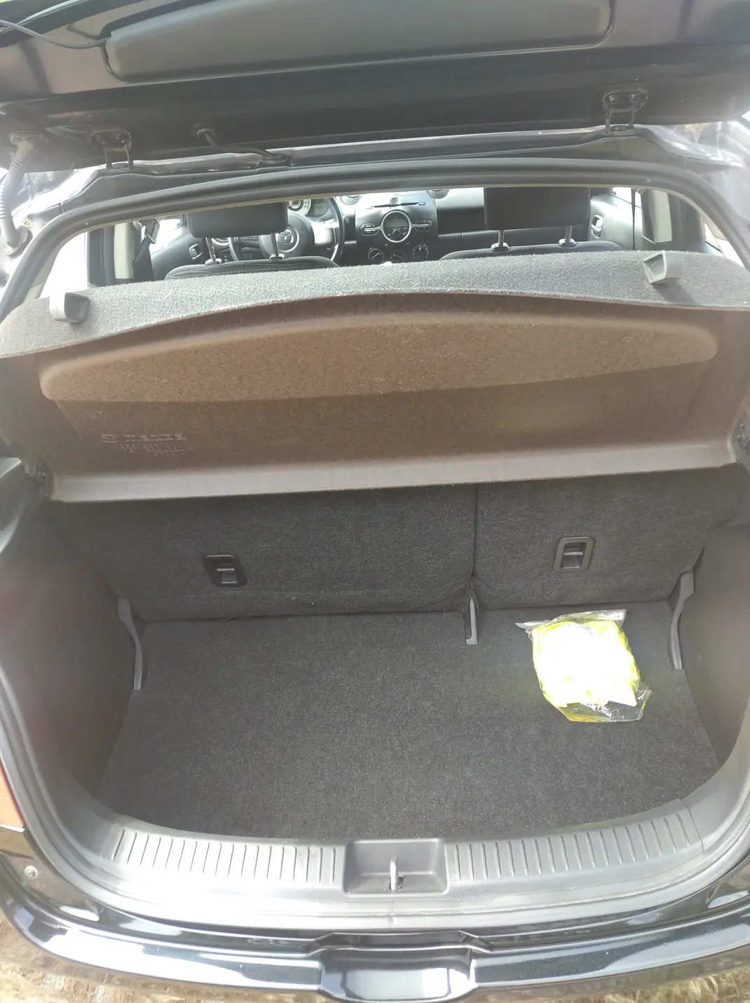 Mazda 2 2010 - 4700 EUR, 137880 km - AUTO.MOTO.pt - 137880km - foto 13 de 13