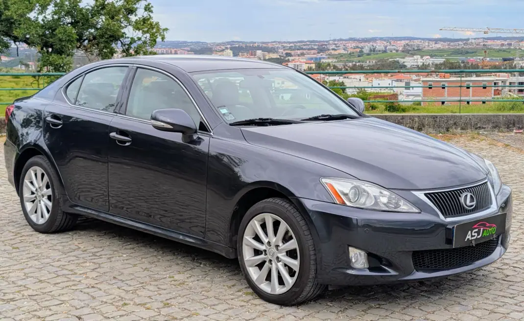 Lexus IS 220 2009 - 8500 EUR, 204441 km - AUTO.MOTO.pt - 204441km - foto 5 de 26