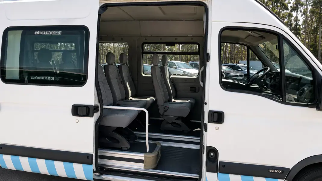 Renault Master 2006 - 15999 EUR, 160000 km - 160000km - foto 7 de 9
