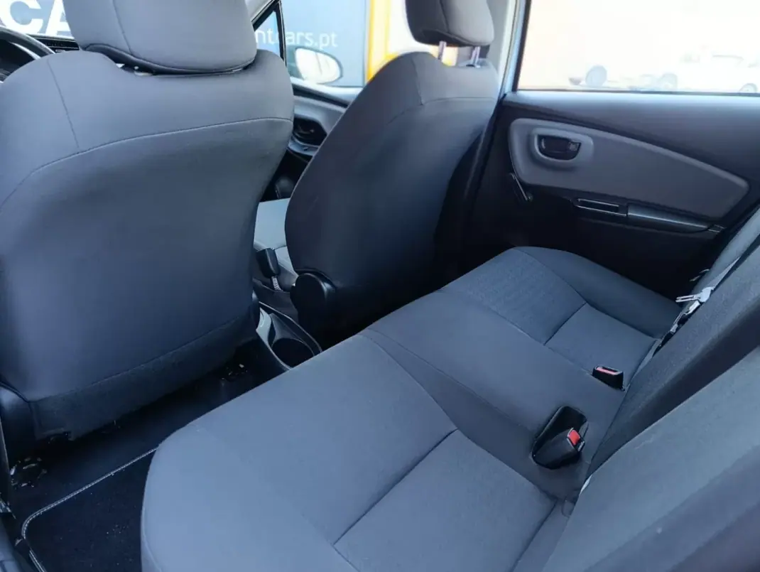 Toyota Yaris 2018 - 11900 EUR, 105553 km - 105553km - foto 14 de 17
