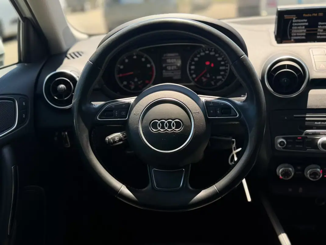 Audi A1 Sportback 2016 - 12990 EUR, 158353 km - AUTO.MOTO.pt - 158353km - foto 13 de 17