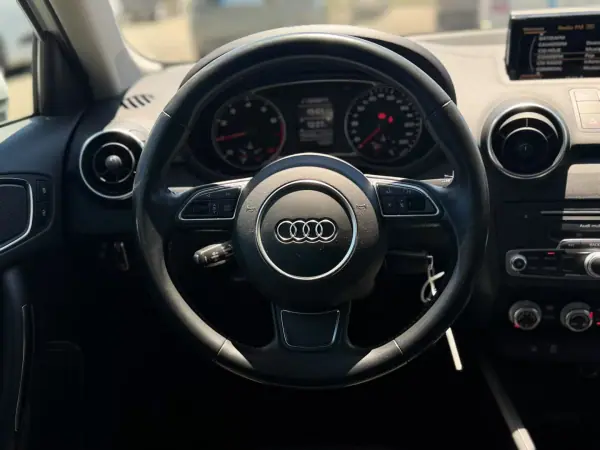 Audi A1 Sportback 2016 - 12990 EUR, 158353 km - AUTO.MOTO.pt - 158353km - foto 13 de 17